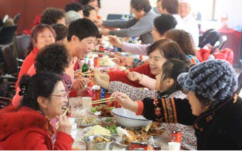 敦煌社區(qū)舉辦“左鄰右舍話端午，鄰里一家親”端午節(jié)活動暨第十三屆百家宴活動